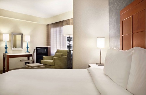 North San Antonio - SAT Hotel | Embassy Suites by Hilton San Antonio Airport