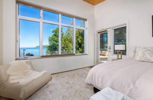Lion's Head Bed & Breakfast | Emerald Waters | Artist’s BNB Retreat | Waterfront | EV | BB-2026-2