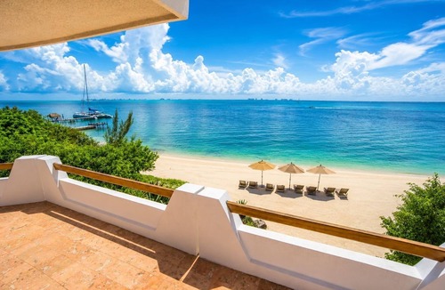 Isla Mujeres House | Enjoy your own private beach in this Amazing Luxury Beachfront property!