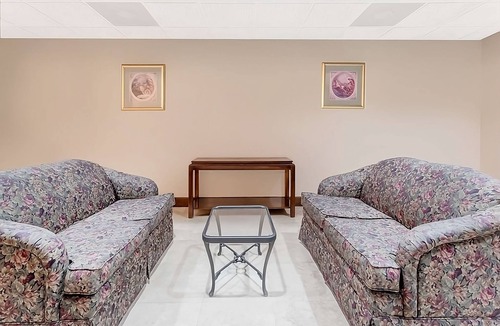 St. Augustine Hotel | Enjoy Your Weekend with Onsite Pool, Free Parking! Gorgeous Room