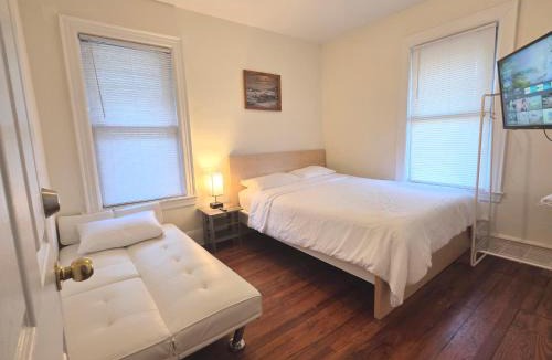 Queens Apartment | Entire Beautiful 2BR Private Apartment [R]