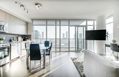 Old Town Apartment | Epic 2BR Condo with Panoramic CN Tower & City View