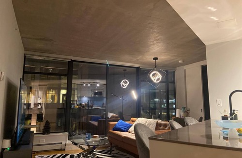 Gastown Condo | Executive 2-bed Suite Downtown near Canada Place & Rogers Arena Parking Included