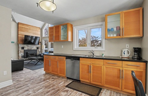 Swiss Meadows Cottage | Executive Blue Mountain Chalet, 6 Bedrooms, Sauna