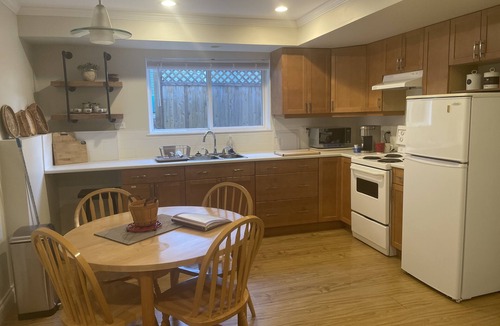 Regional District of Nanaimo House | Explore Nanaimo and Vancouver Island from our central location. B.L.# 5031478