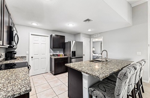 Jacarandas House | Family Friendly Home/BRAND NEW House/Central Location/kitchen essentials/Lanai