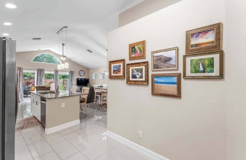 Vamo House | Family-Friendly Retreat Near Siesta Key+Beach Gear