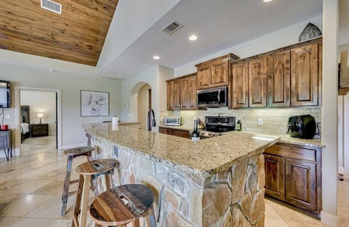 Kingsland House | Family Fun on Lake LBJ | Pool & Spa + Casita
