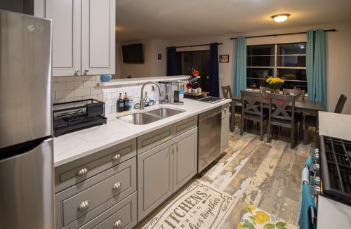 Euless House | Family & Pet Friendly Smart Home, Garage Parking, Fenced Yard, Near Stadiums