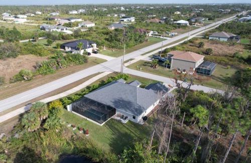 Port Charlotte House | Family Retreat - Sleeps 10 - Pool - Near Beach