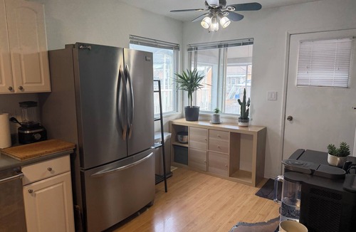 Sunset House | FIFA Basecamp | Bright 3 BDR Vancouver House | Direct Stadium/Airport Transit