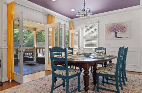 East Side House | Sports fans Retreat - East Atlanta - 7mi to Downtwn ATL -Sleeps 10