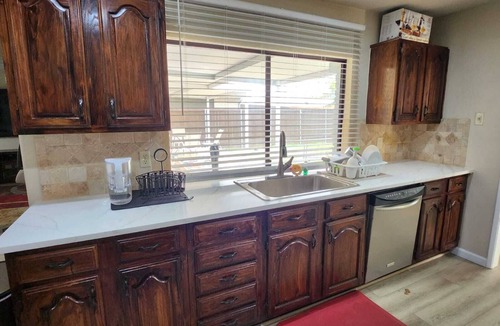 The Colony House | FIFA Soccer-Charming 4-bedroom house Wi-Fi + All room Smart TV's +Deck/Patio