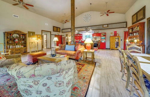San Antonio Cabin | Fire Pit, Peaceful Porch! Family Cabin By Old Town