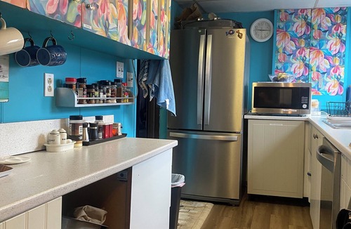 Victoria Bed & Breakfast | "Flagship 1" Live-Aboard BNB: Paddle Boards, Dinghy, Crabbing, and More
