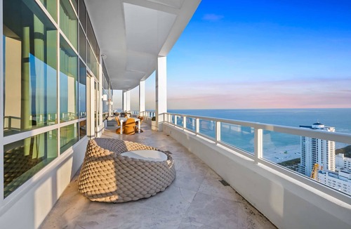 Mid Beach Condo | FontaineBleau Penthouse Cabana and Airport Service