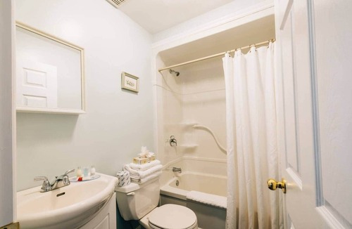 Green Gables House | Forest Hills Lane Cottage
