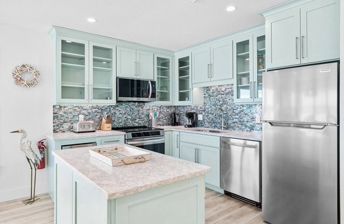 Ilexhurst House | Four Beach Lovers 2 · Gulf Front · Solar Powered · Steps to Sand