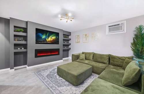 Bayonne Apartment | Free Parking | 1 min NYC Train| Sleeps 12