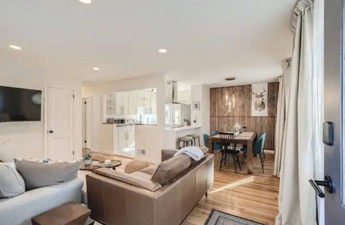 Garden Hills House | Full Modern Duplex 5BA 3BA, Walk Everywhere! Pet-Friendly