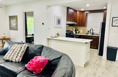 Etobicoke House | Fully privet Villa, FIFA ready Walk to Subway 13 min Airport