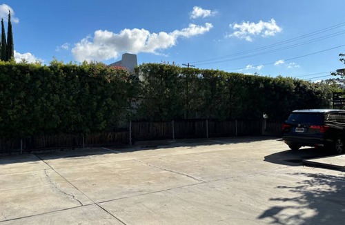 Mid Central Apartment | Fully renovated a year ago, fully equipped, convenience, excellent location.
