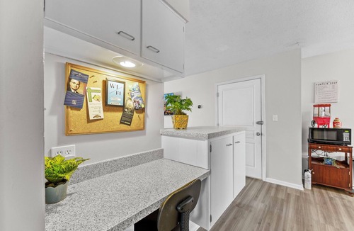 West Plaza House | G Fiber, Full Kitchens, King beds, Washer/Dryer, Patio BBQ, Garage Parking