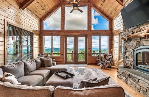 Murphy House | Game Rooms + Views: Spacious Mtn Cabin in Murphy!