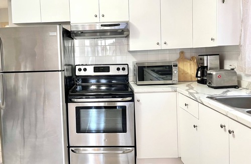 Renfrew-Collingwood House | Garage Parking and Airconditioned Vancouver House Close to Restaurants and Parks