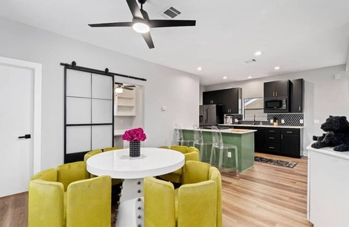 Willow Meadows/Willowbend Area House | Gated, Modern & Spacious 3 BR House - 5 min drive to NRG Stadium - WiFi, Laundry