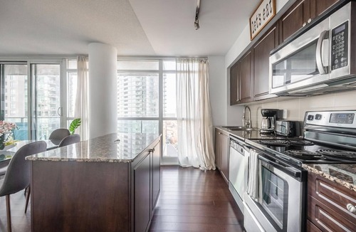 Fort York Condo | GLOBALSTAY. Lakeview Haven: Serene 2-BR Retreat with Terrace