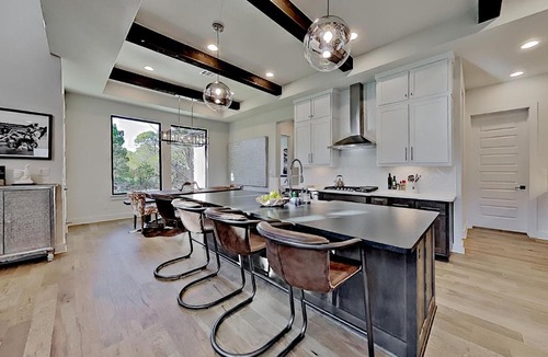 Leander House | Glory Days