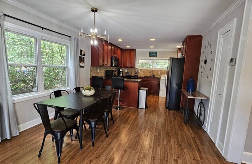 Home Park House | Gorgeous 3BR Home with Backyard