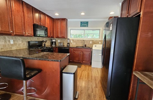 Home Park House | Gorgeous 3BR Home with Backyard
