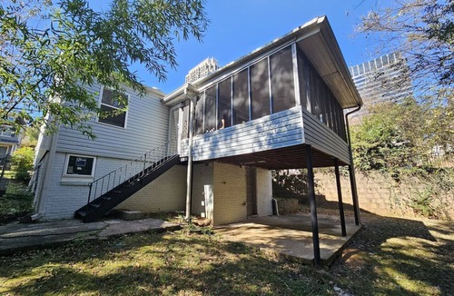 Home Park House | Gorgeous 3BR Home with Backyard