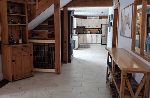 Manitoulin District House | Gorgeous and Spacious 5BR Log Home in Little Current on Manitoulin Island
