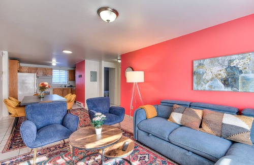 Sainte Genevieve Apartment | Gorgeous & Cozy 2 Bedroom Apt with Free Parking