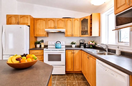 Mille-Isles House | GORGEOUS Quiet Cottage ~ Pool - Hot Tub ~ Family