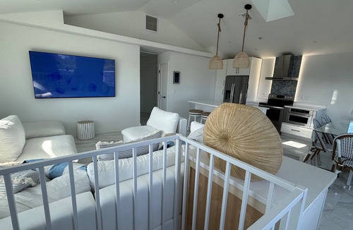Jose's Hideaway House | Gorgeously-appointed 4-bedroom beach home steps away from pristine beaches
