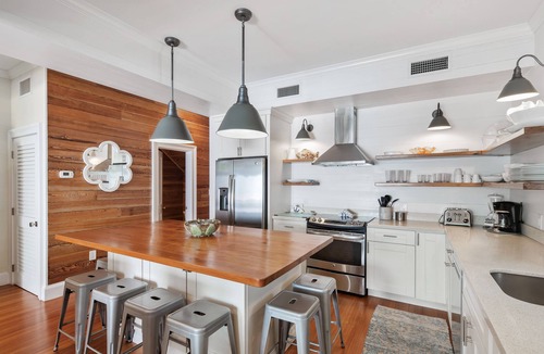 Uptown - Upper Duval House | ~ GRAND MAISON ~ Spacious home on Duval St with pool and 4 ensuite bedrooms.