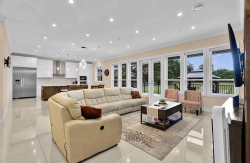 Maple Ridge House | Grand Maple Ridge Retreat: 4BR & 4.5BA