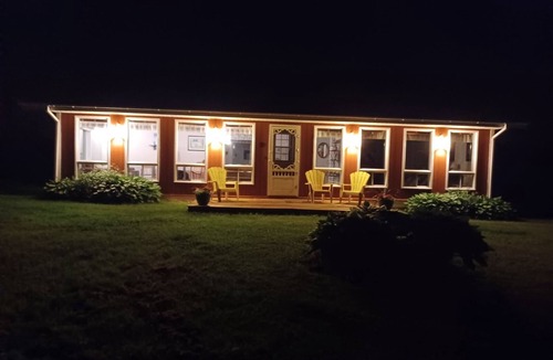 Lot 16 Cottage | Grandview Beach Cottage, 3 brm , 2 baths, 10Km from S'side, Kayaks.