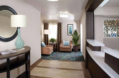 Plano Hotel | Great Pick for Your Next Staycation! Unit with Full Kitchen, Pets are Welcome!