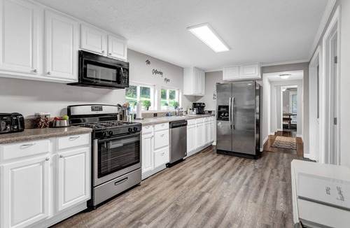 Acworth Cottage | Grill & Chill Retreat!