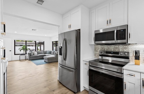 Hallandale Beach House | Hallandale Beach | Saltwater Jacuzzi | 3BR Escape! | Near Beach & Aventura + Gulfstream Races