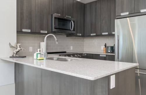 Downtown Toronto Apartment | Harbourfront 2BR Toronto Suite Near Union Station
