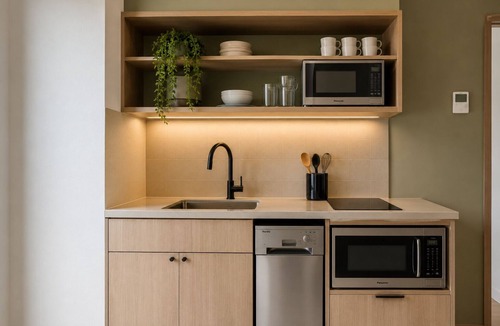 Central Waterfront Apartment | Harbourfront Studio by Lake Ontario