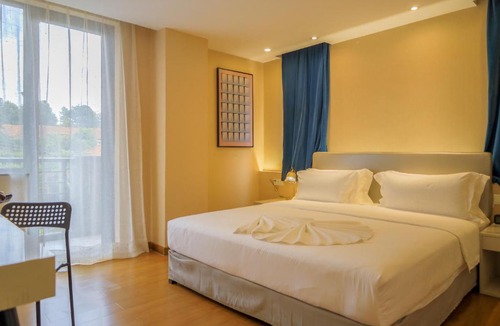 West Crossing Hotel | Harmony Hotel