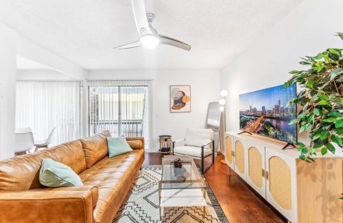Bouldin Apartment | Heart of SoCo 2BR and 1BR King Suites with Free Parking, Pool, and Laundry Center