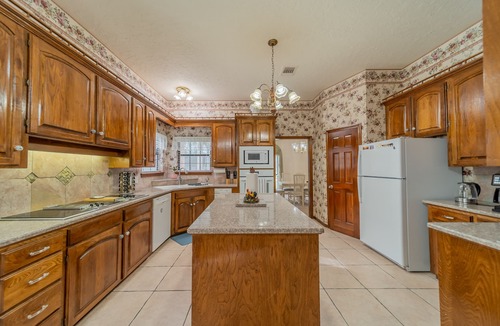 Spring House | Heron's Landing: POOL/HOT TUB + 2 Acres in Houston (Spring), TX